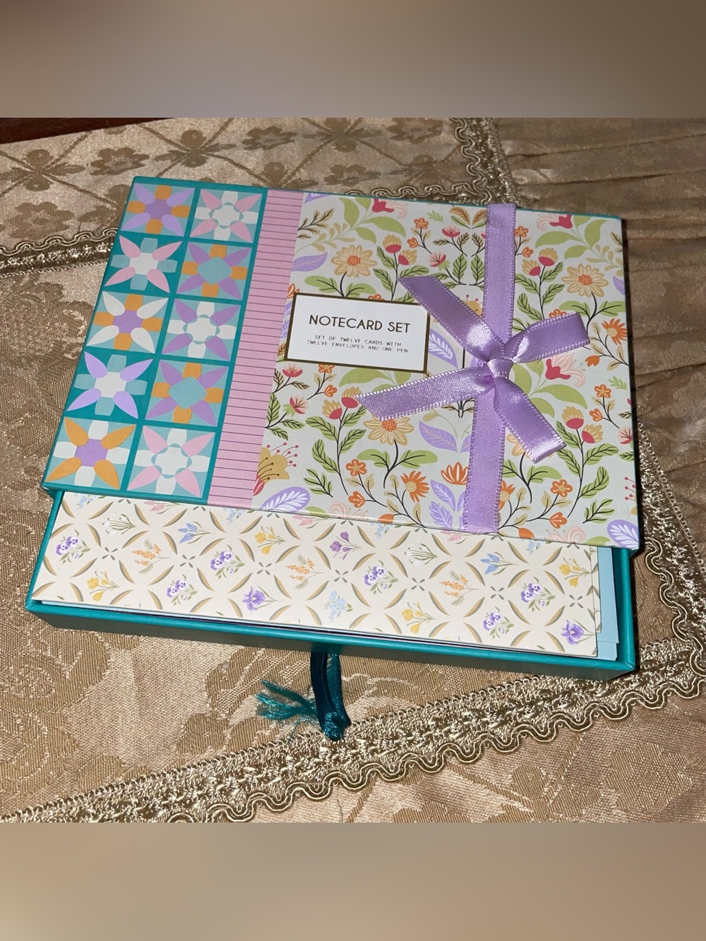 Gift Set Stationary Drawer Box with ribbon pull +Velcro closure. 12 Cards+Env.